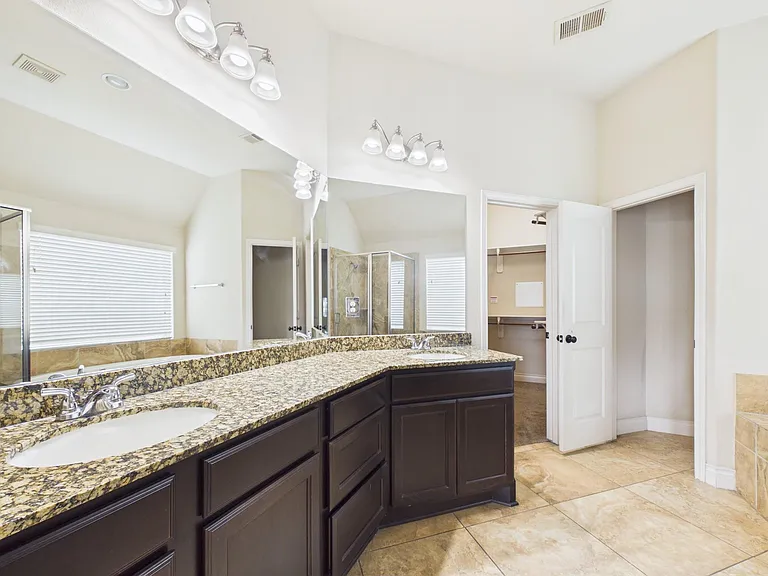 2807 Naples Park Ln — Photo 17