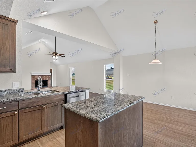 324 Greenhaven Dr — Photo 10