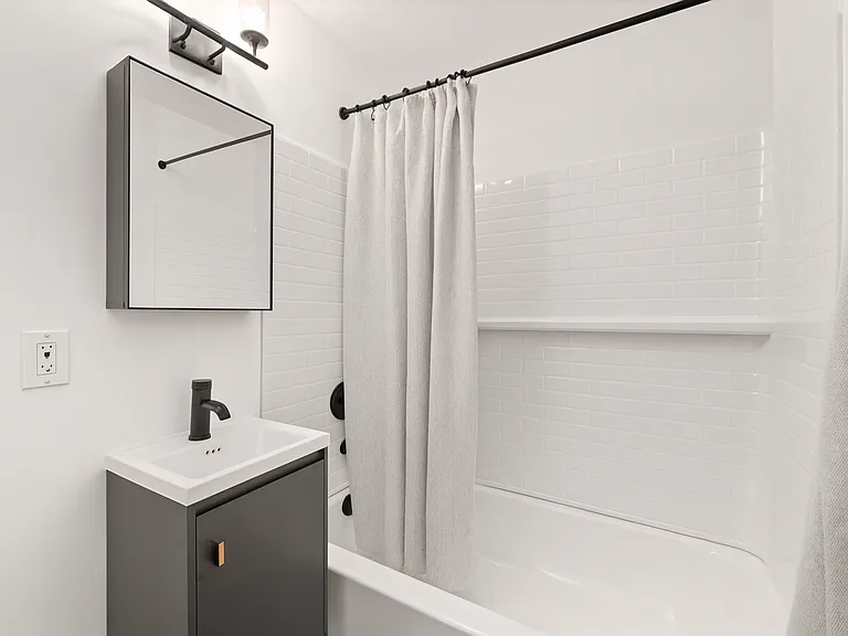 Modern Apartments in Queen Anne Steps from Climate Pledge Arena! — Photo 24