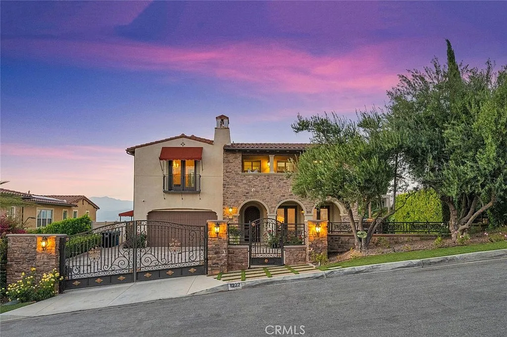 5 bed, 5326 sqft, $9,500 — Photo 1
