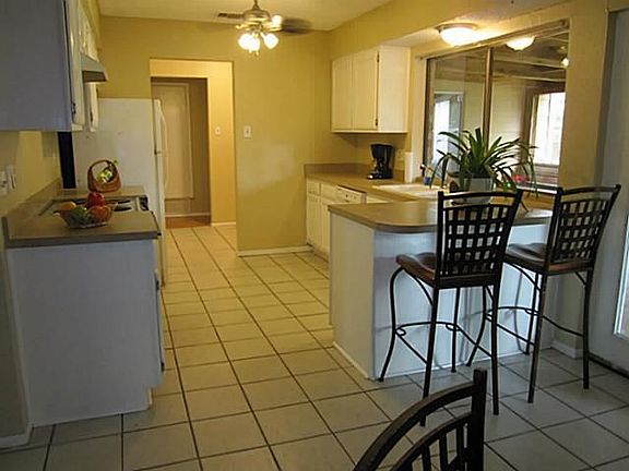 5th image of 1912 Pin Oak Dr