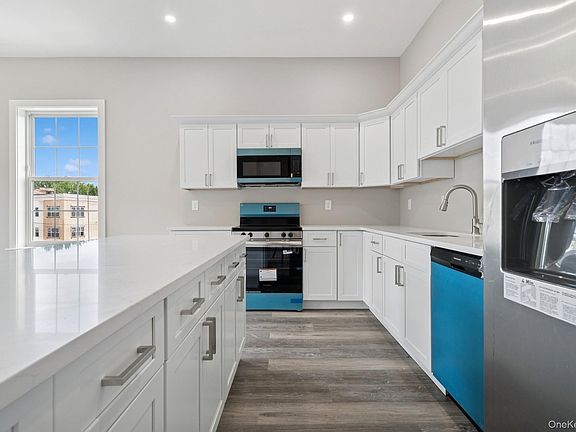 5th image of 153 Greenwich Ave #202