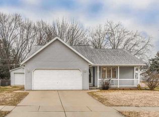1827 Saint Agnes Dr, Green Bay, WI 54304