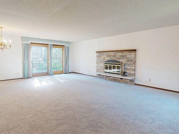 3rd image of 113 Peachtree Ln