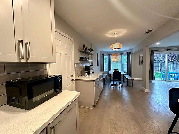 4th image of 604 Potomac Ave #2