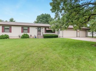 420 Beverly St, Robins, IA 52328
