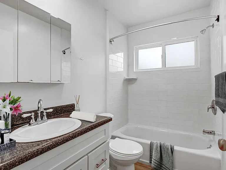 Wellworth Apartments — Photo 8