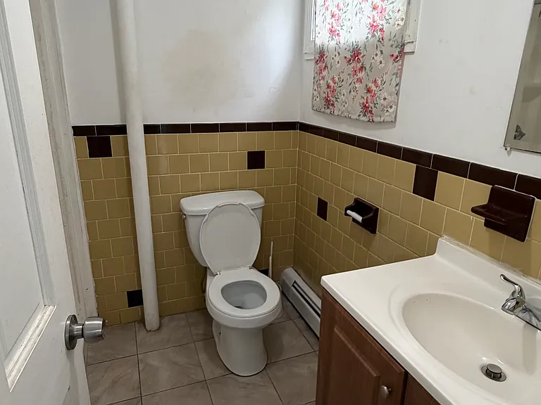 10 E Division St #1 — Photo 9