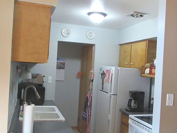 3rd image of 1S168 Winthrop Ln