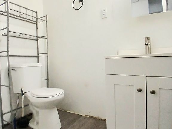 5th image of 926 Burnet Ave #4