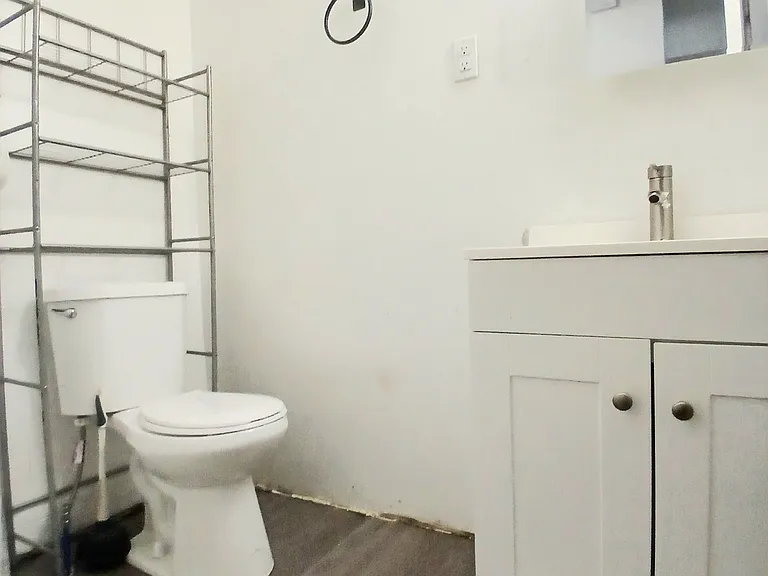 928 Burnet Ave #4 — Photo 5