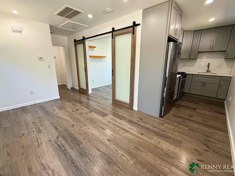 119 Franklin Ave — Photo 2