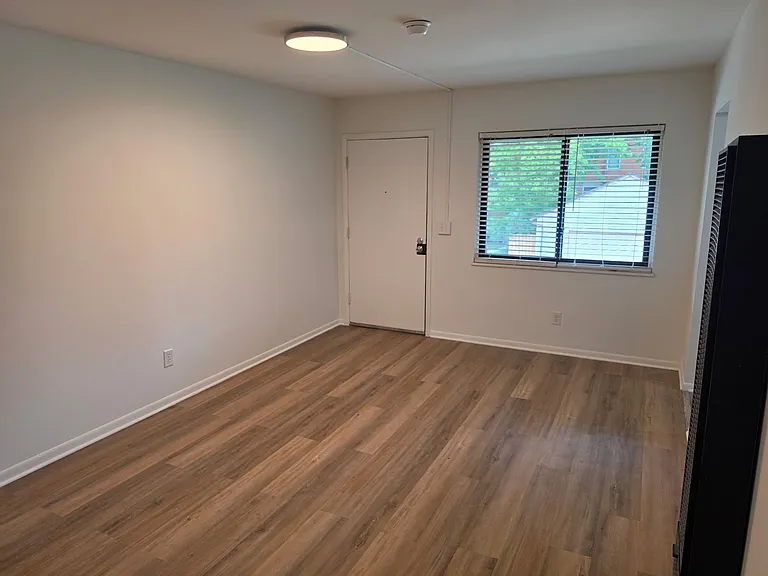 1136 Highland St #F — Photo 10
