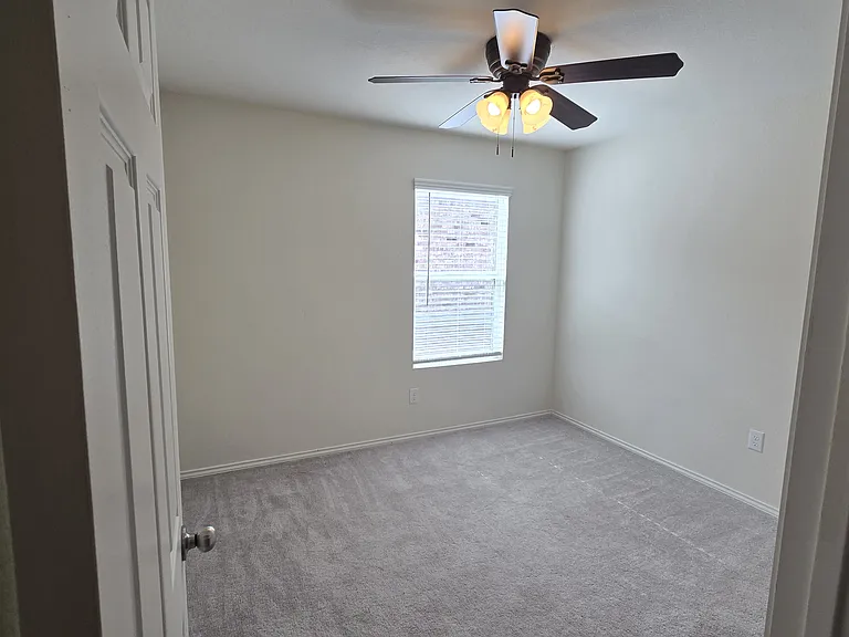 1121 Waggoner Dr — Photo 13
