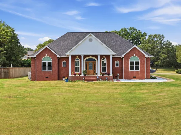 8400 Heron Cir, Ooltewah, TN 37363