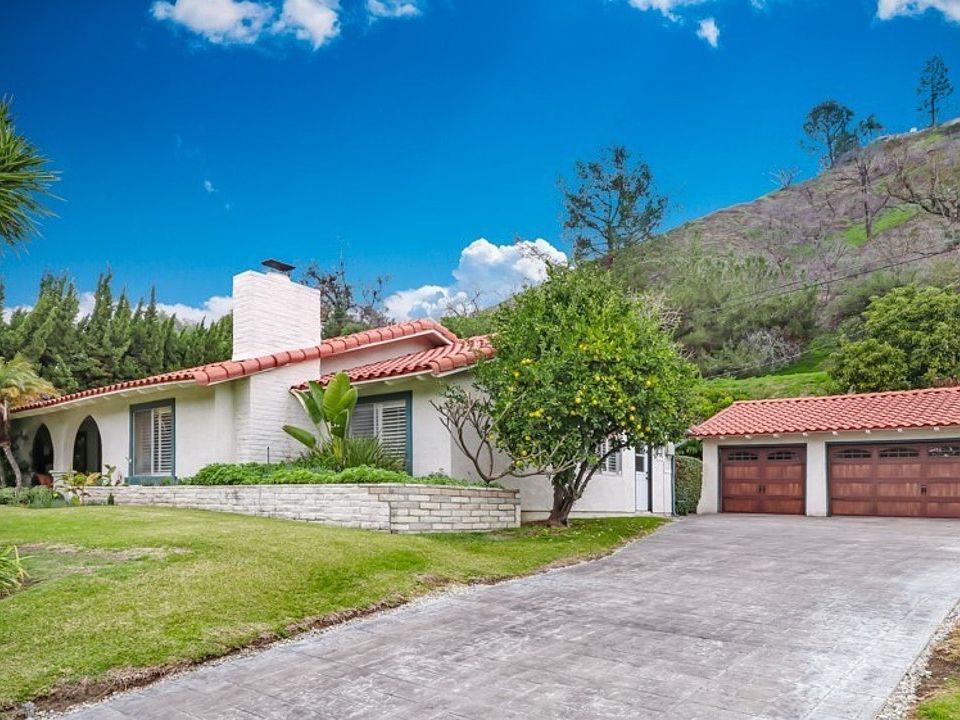 1st image of 2433 Country Club Dr