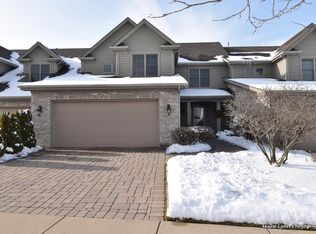 3713 Ridge Pointe Dr, Geneva, IL 60134