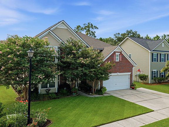 3rd image of 128 Charlesfort Way