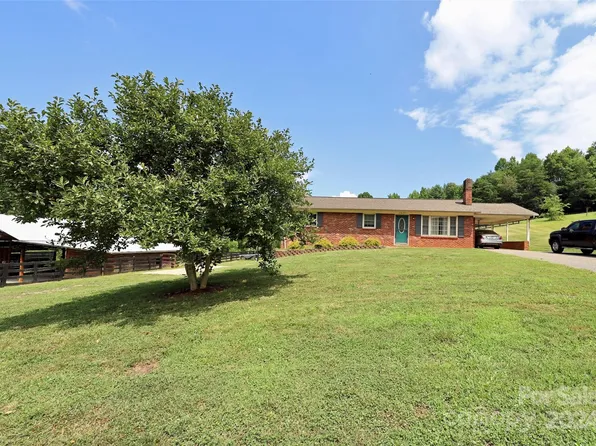 1870 Guildwood Pl SE, Hudson, NC 28638