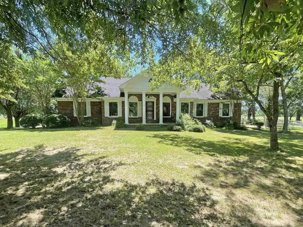 986 Gilchrist Stantonville Rd, Adamsville, TN 38310