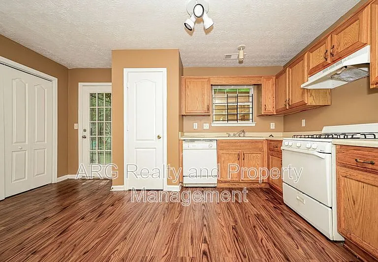 2956 Fields Dr — Photo 6