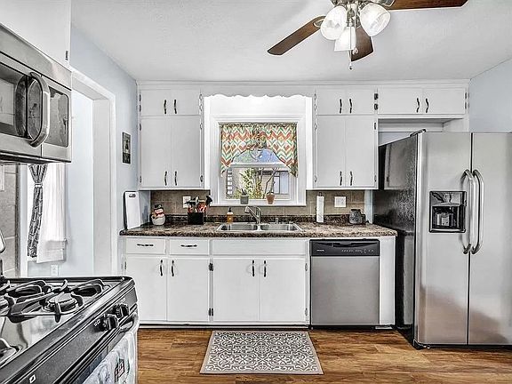 4th image of 681 Glenn Ct