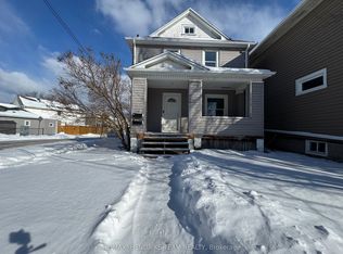 130 York St #2, Saint Catharines, ON L2R 6E7