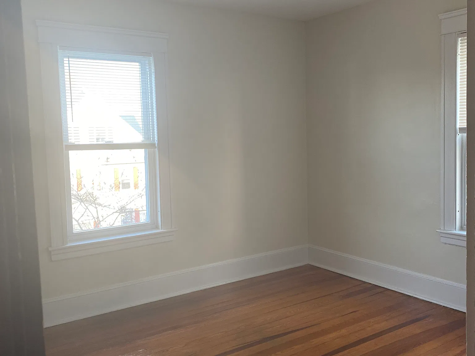 3 bed, 1100 sqft, $1,900 — Photo 2