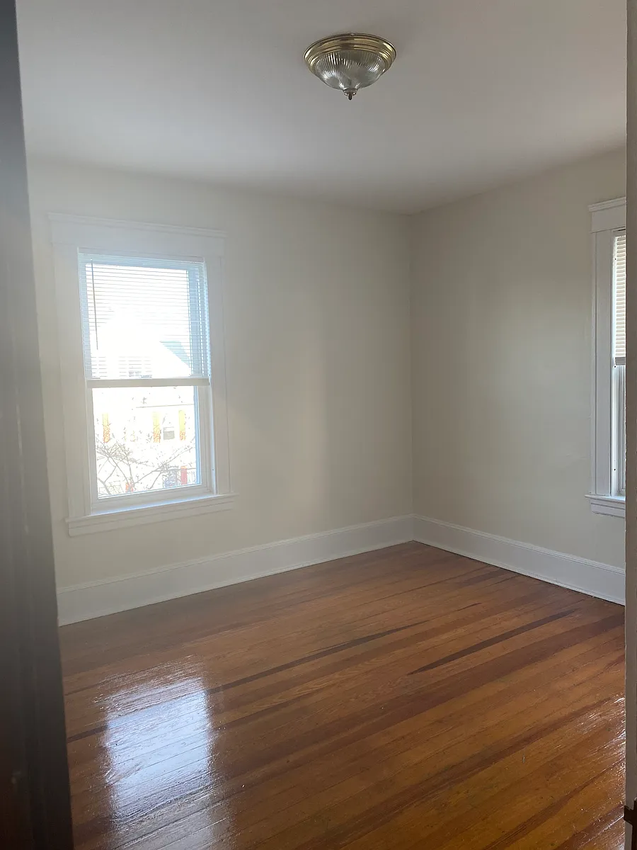 Building Photo - 122 Paradis Ave #2