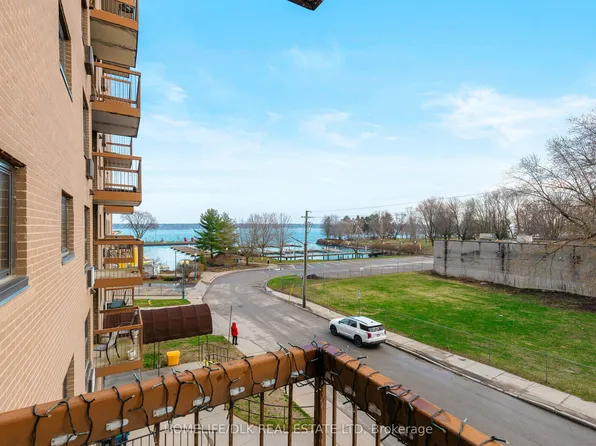 3 Apple St Unit 303, Brockville, ON K6V 4X5