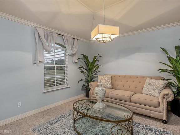 2nd image of 270 Avondale Ln
