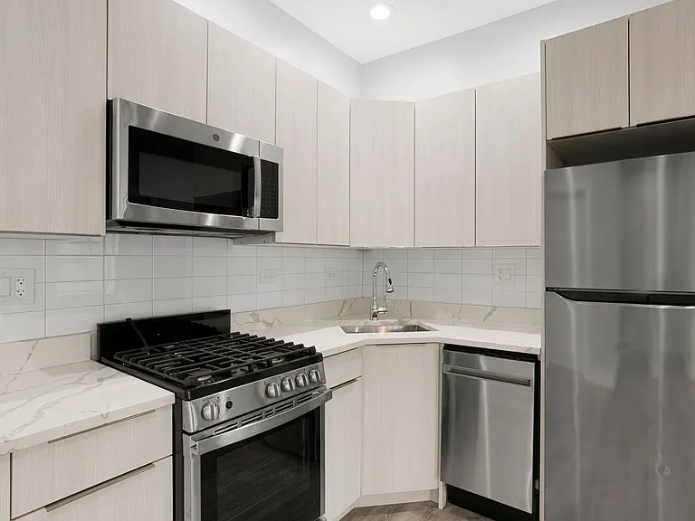 6035-6045 N Winthrop Ave #1055-1067 — Photo 96