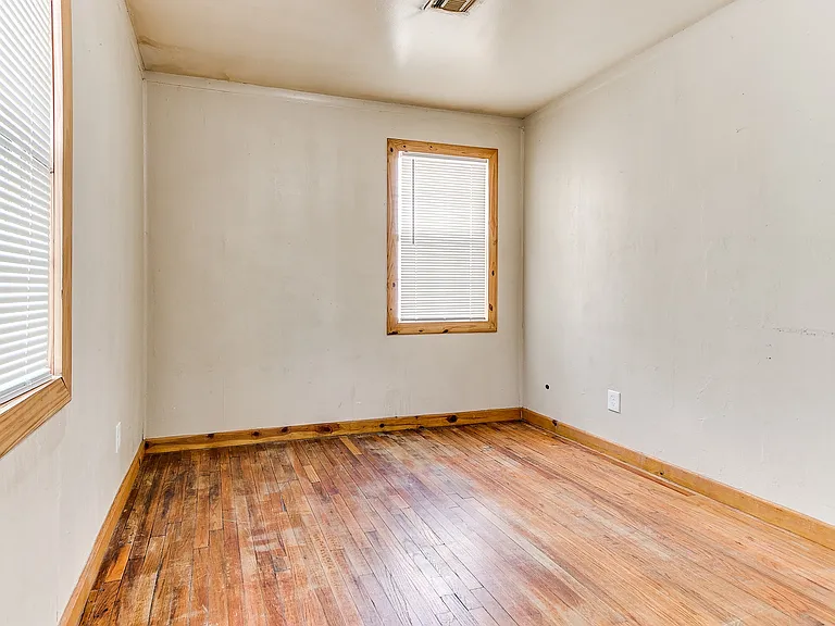 3109 NE 15th St #1 — Photo 7