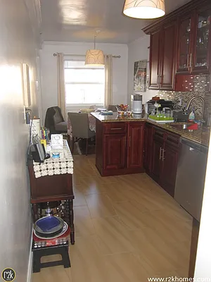 Rented by Realty 2000 Corp | media 6