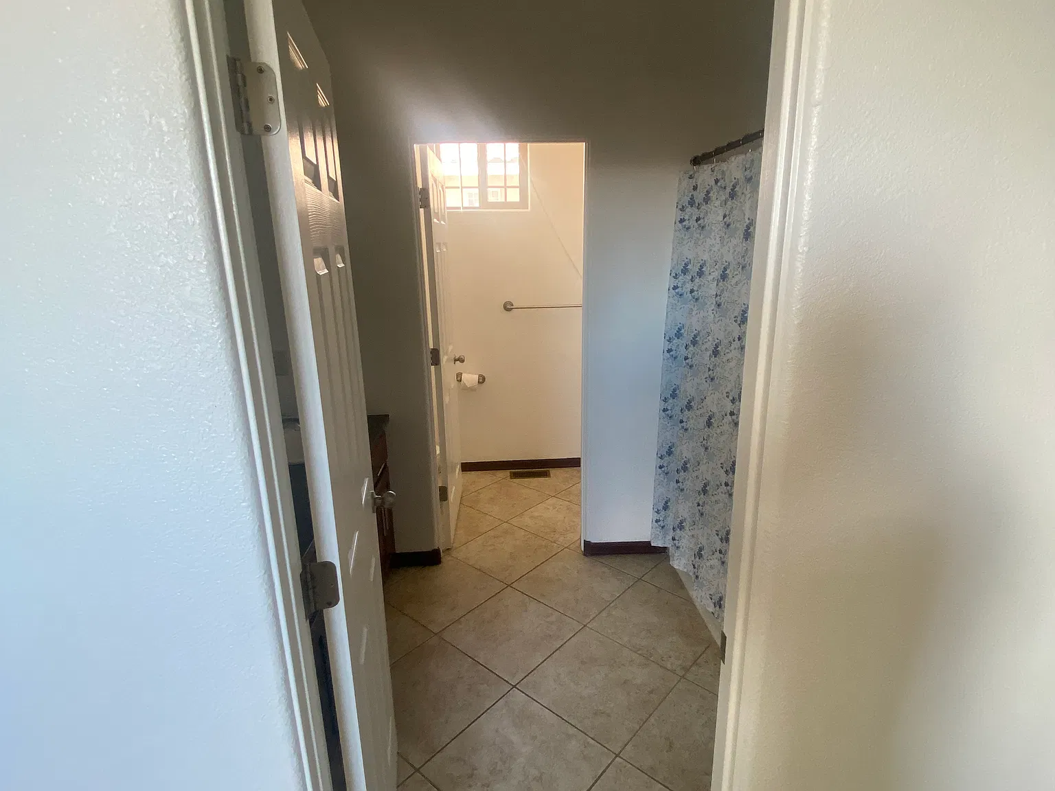 3 bed, 2.5 bath, 2406 sqft, $3,500 — Photo 3