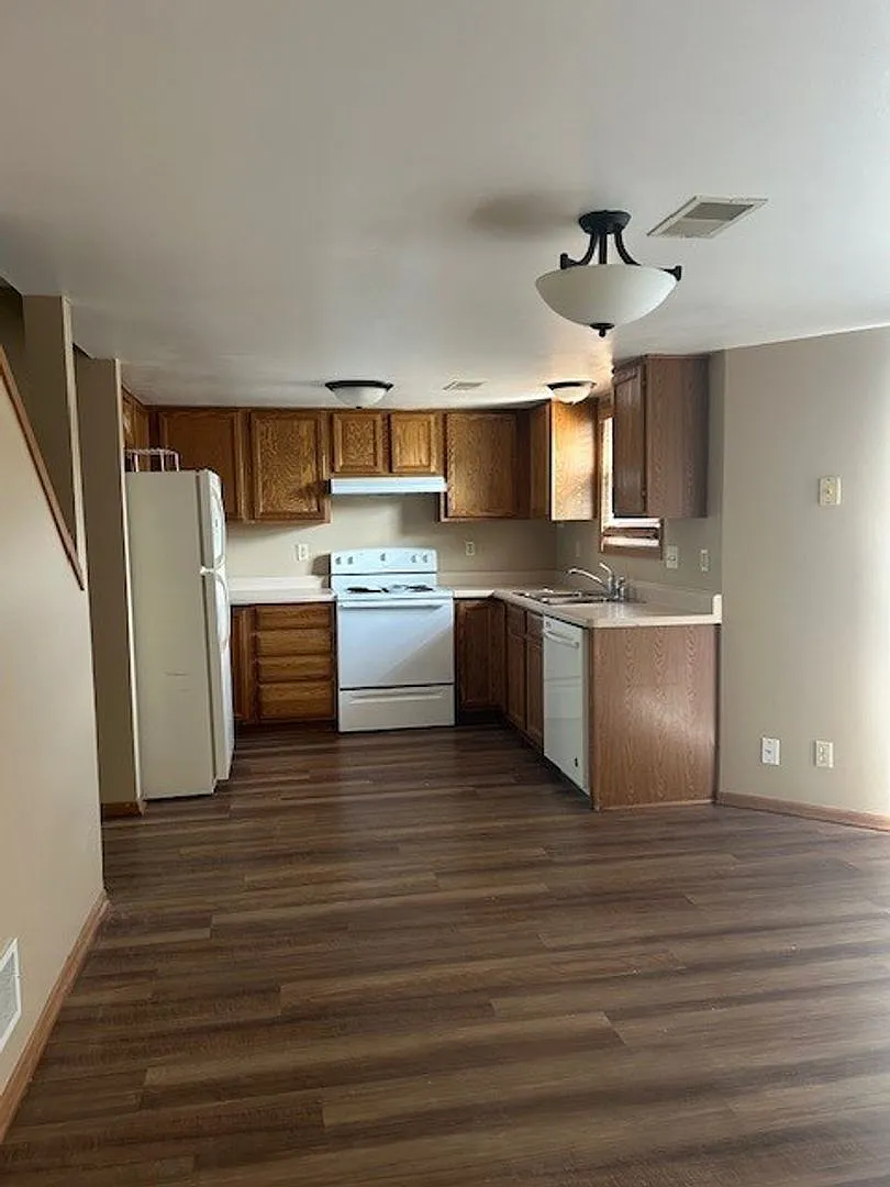 Westview Building #11 — Photo 2