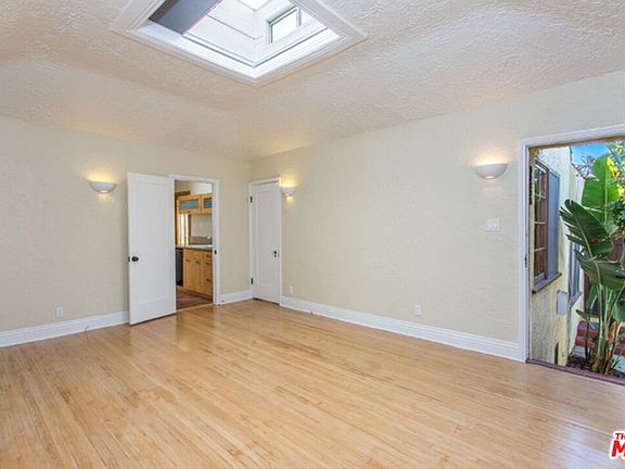 5th image of 1382 Edgecliffe Dr Unit 1/2