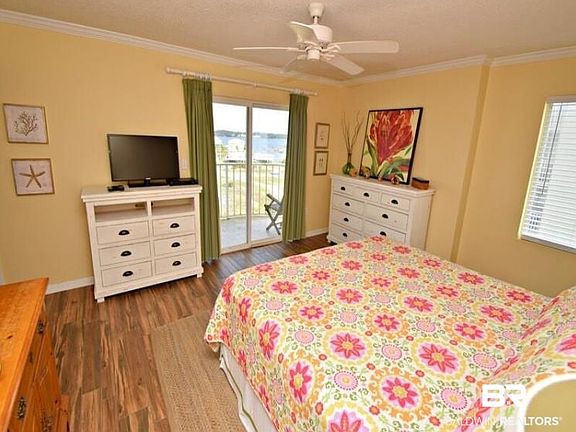 2nd image of 957 W Beach Blvd