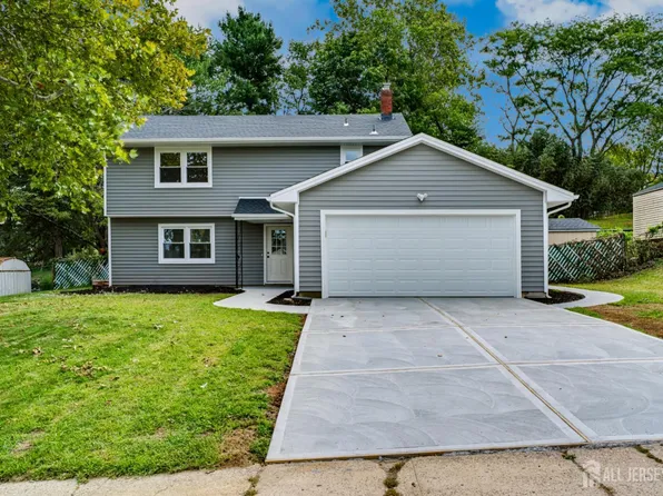 12 Villanova Rd, Parlin, NJ 08859