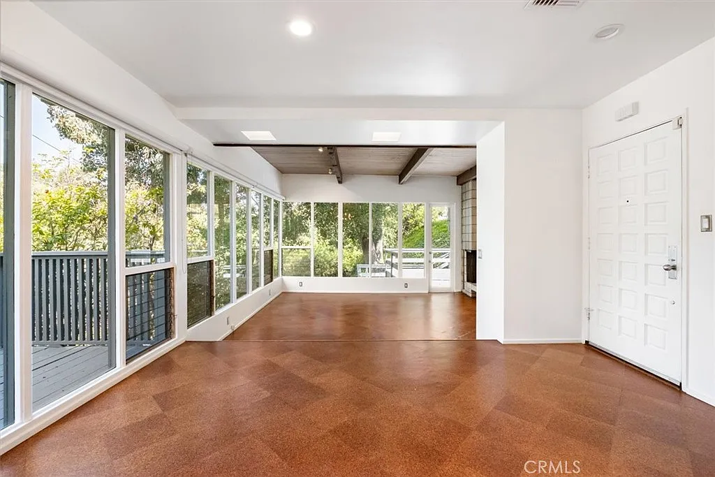 Building Photo - 3946 Alta Mesa Dr