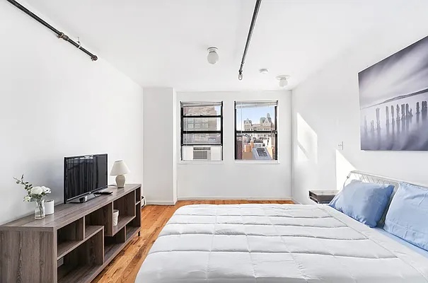 Rented by The Agency | media 2