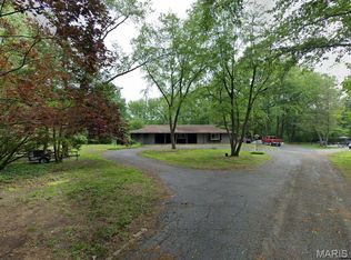 6 & 10 Country Hill Ln, Belleville, IL 62221