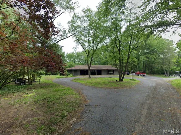 6 & 10 Country Hill Ln, Belleville, IL 62221