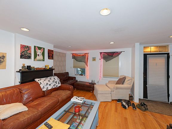 5th image of 27 Dana Ave