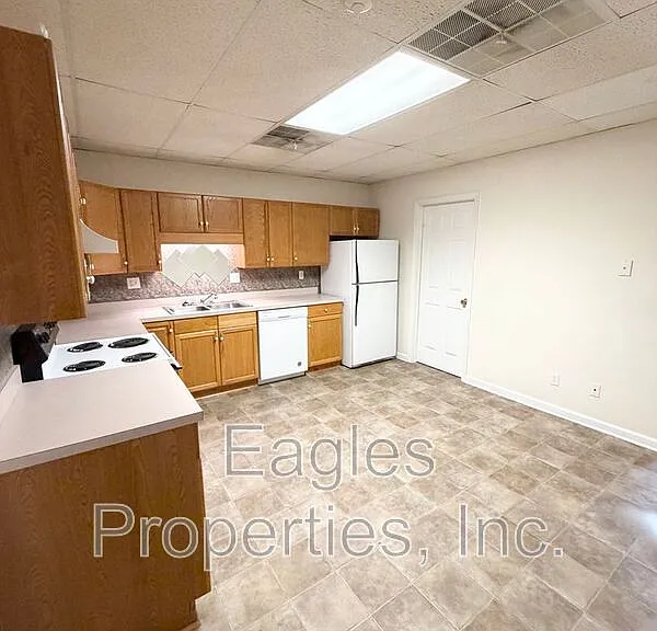 103 N Center St #B — Photo 6