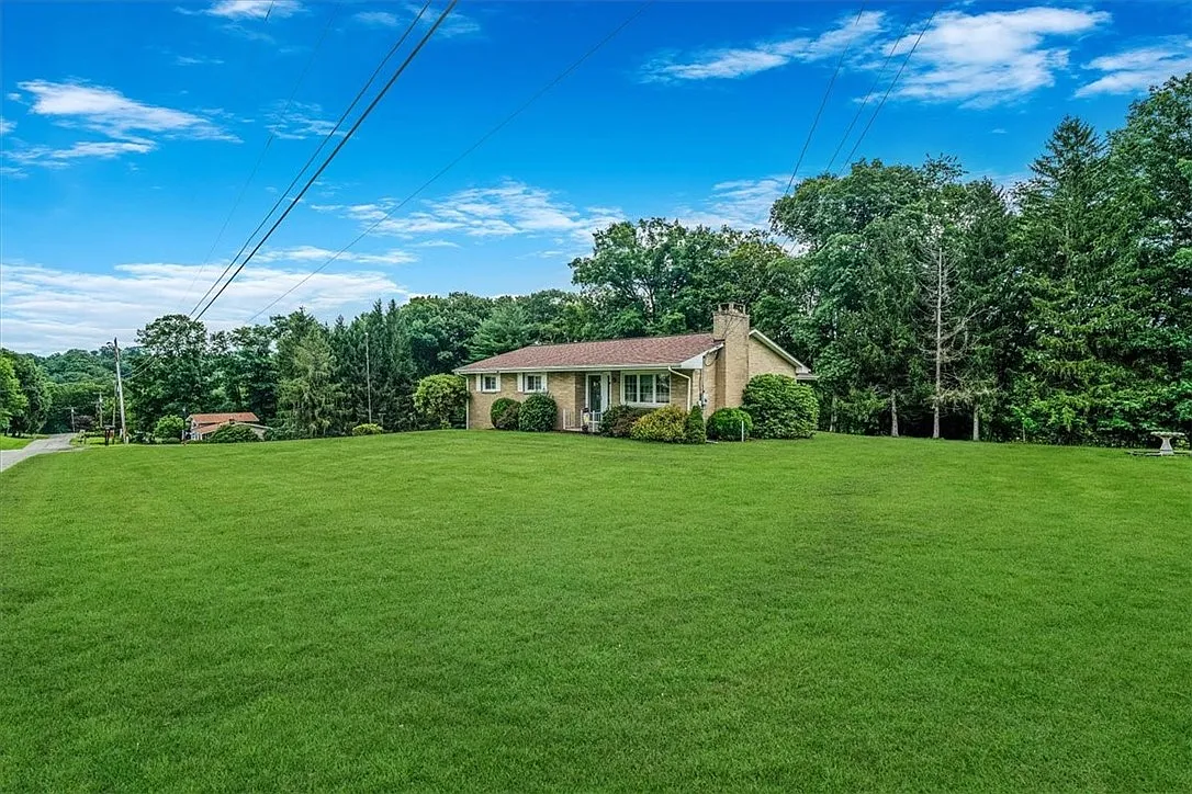 185 Jefferson Dr photo 1