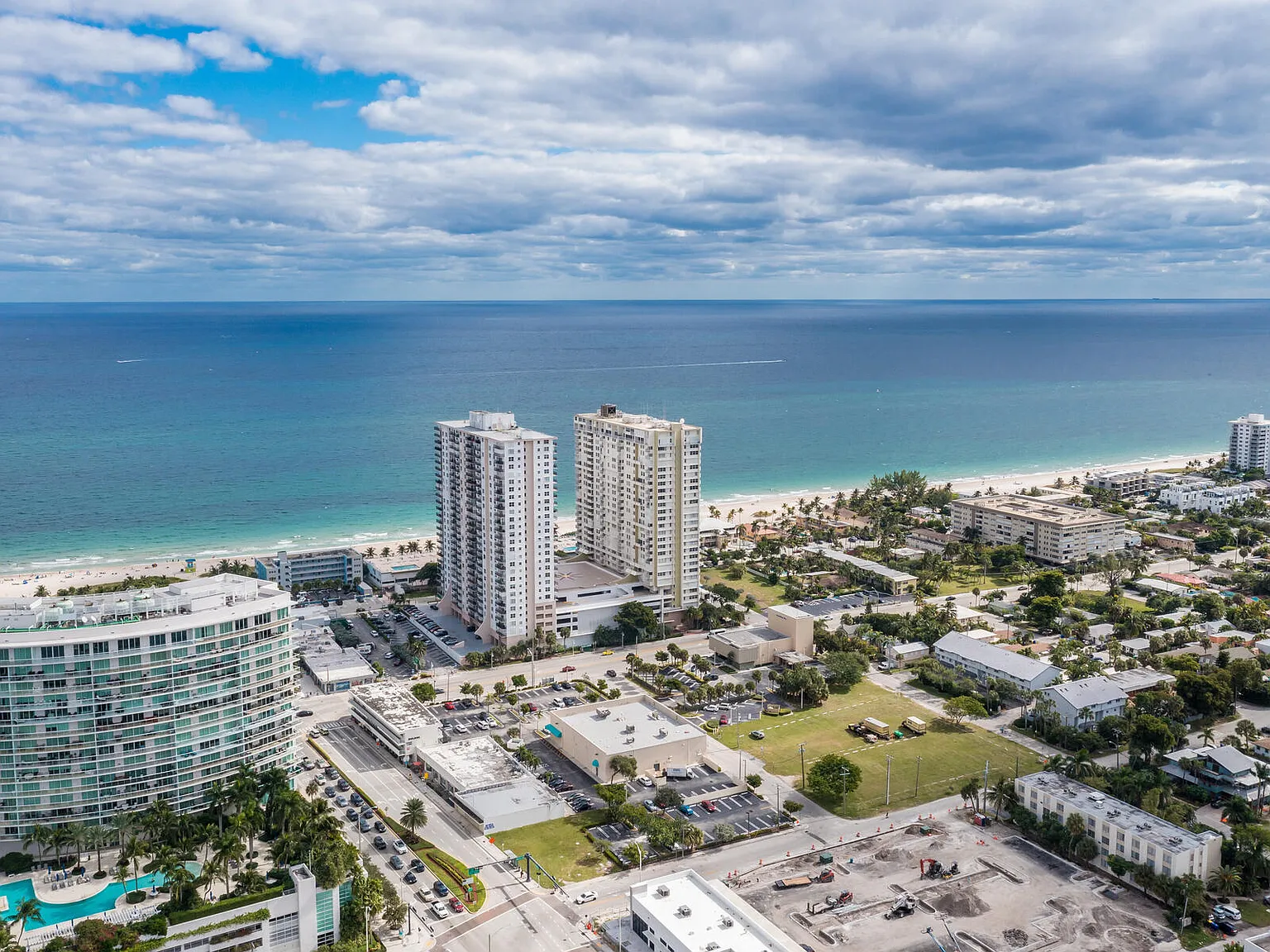 1 bed, 1.0 bath, 738 sqft, $1,900 — Photo 2