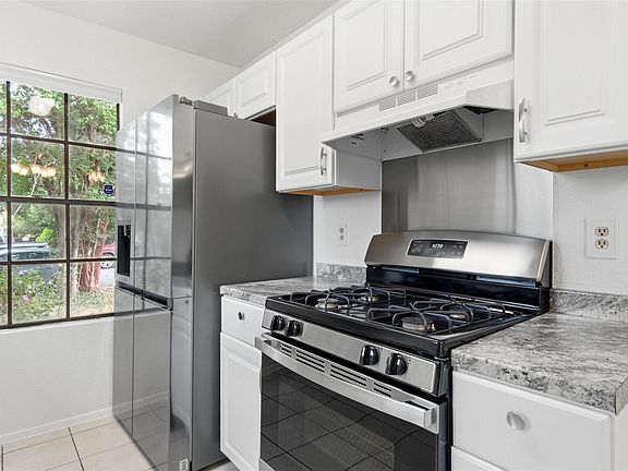 5th image of 1124 Greenbriar Loop
