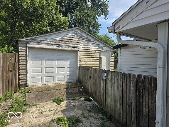 3rd image of 8203 E 48th St