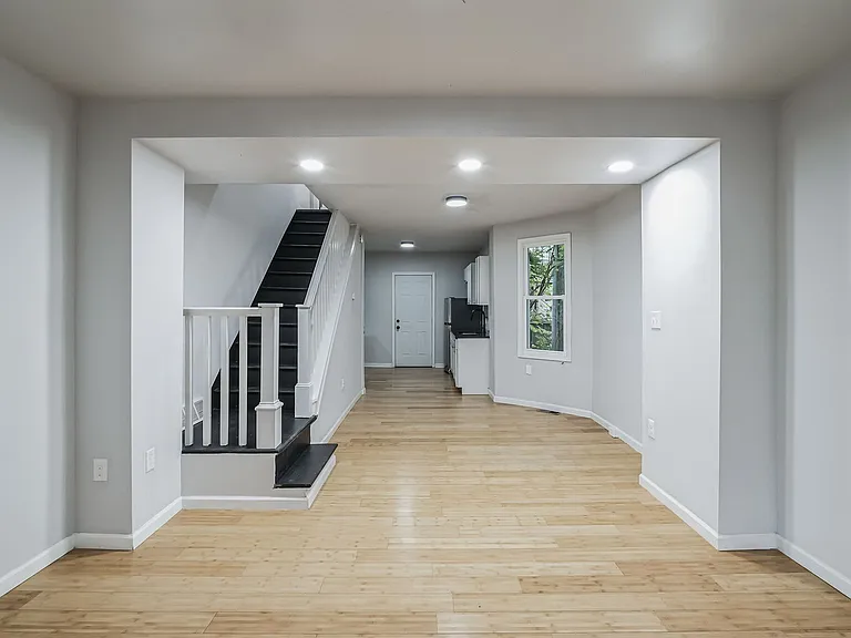 5328 Glenmore Ave — Photo 2